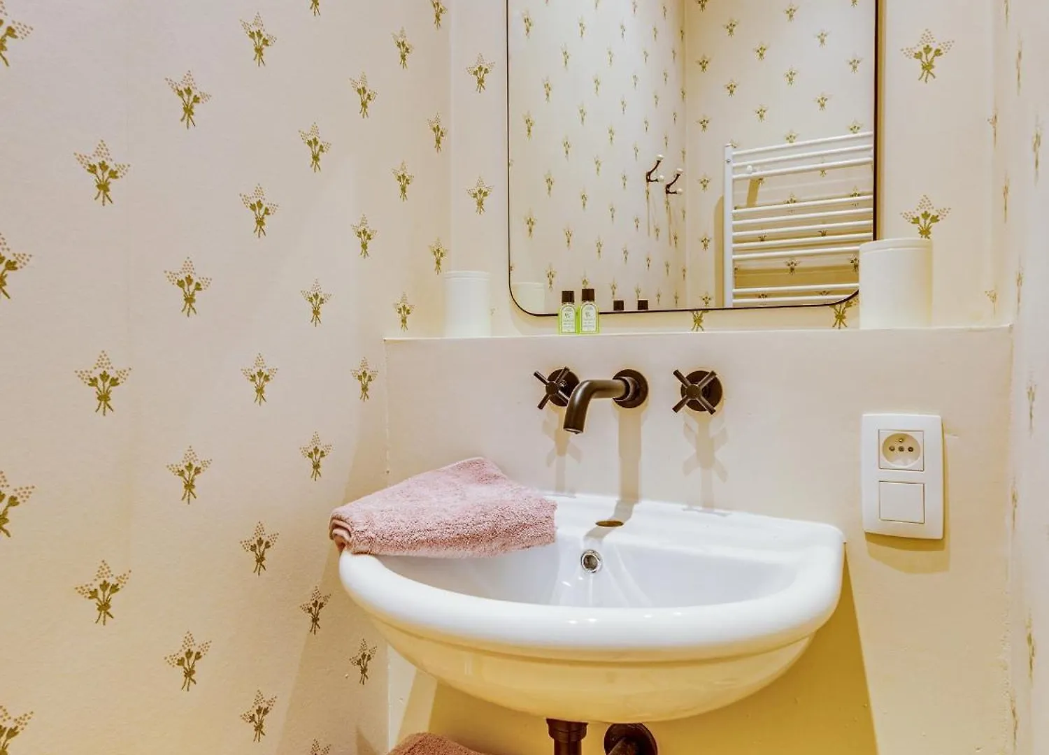 Bed and Breakfast Gezellige Romantische Kamer In Hartje Brugge Miss Marlyn Бельгия